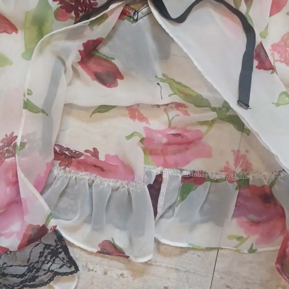 Victoria's Secret Elegant Sheer Lace Trim Rose Print Open Front Nightie - Picture 5 of 10